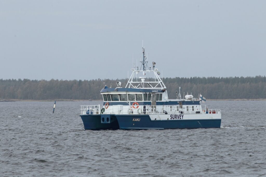 The seabed surveys are funded by Ilmatar Offshore and conducted by the Finnish company Arctia, using their ship Kaiku.
